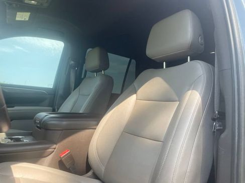 Used 2021 Chevrolet Tahoe Z71 w/ Z71 Off-Road Package AWD/4WD image 15