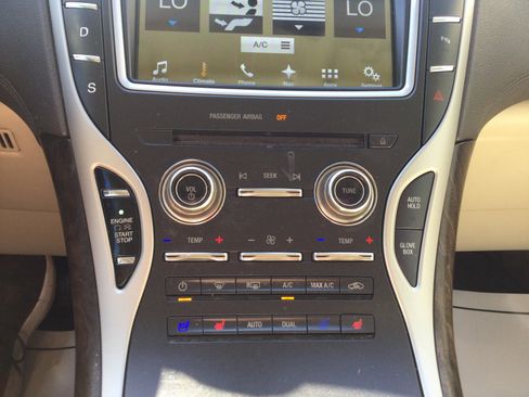 Used 2016 Lincoln MKX Reserve w/ Technology Package AWD/4WD image 14
