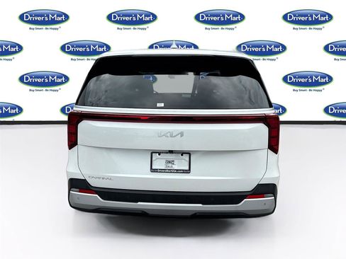 Used 2025 Kia Carnival FWD image 6