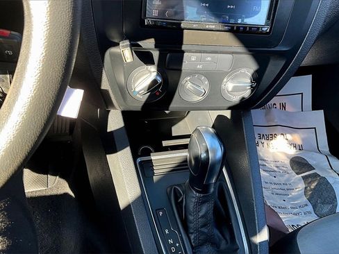 Used 2017 Volkswagen Jetta S image 29
