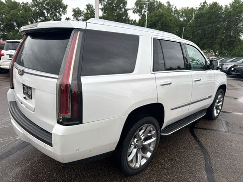 Used 2020 Cadillac Escalade Luxury AWD/4WD image 4