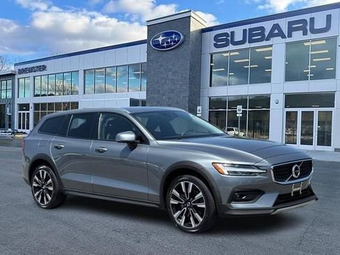 Used 2021 Volvo V60 T5 Cross Country w/ Advanced Package AWD/4WD image 1
