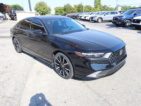 Certified 2023 Honda Accord Touring image 2