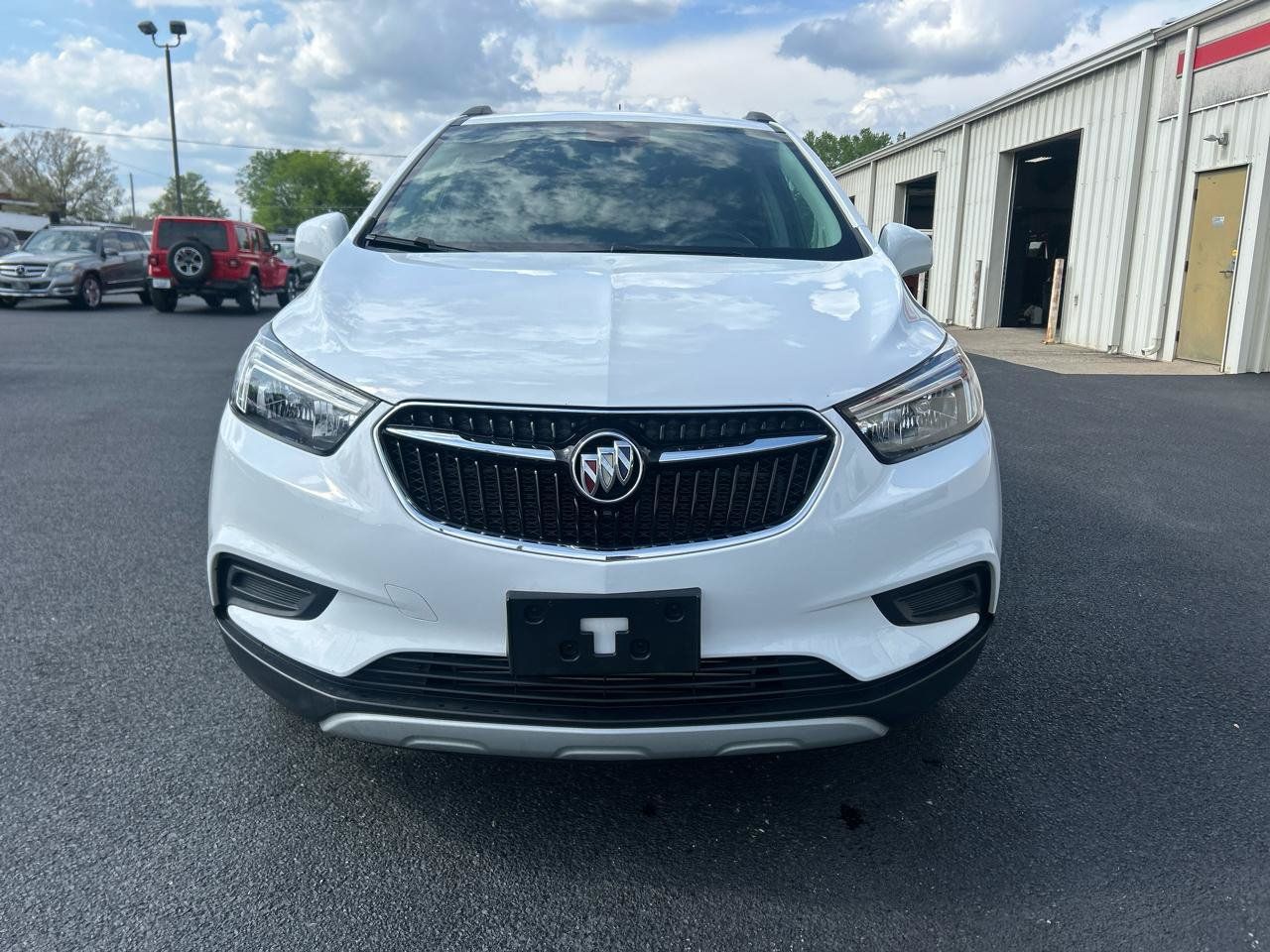 Used 2022 Buick Encore Preferred AWD/4WD image 2
