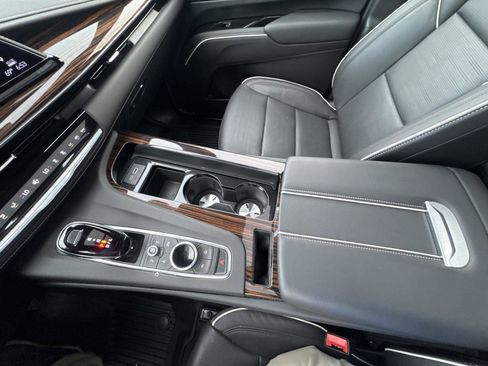 Used 2024 Cadillac Escalade Premium Luxury w/ Performance Package AWD/4WD image 26