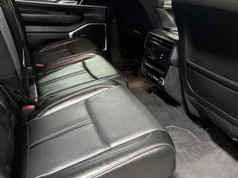 Used 2024 Jeep Wagoneer Series II w/ Flexible Seating Group image 17