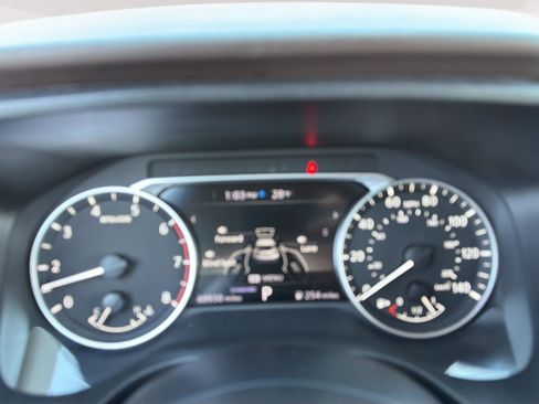 Used 2023 Nissan Rogue SV image 3