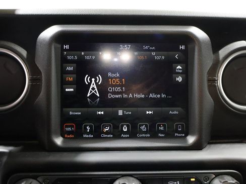 Used 2019 Jeep Wrangler Unlimited Sahara w/ Uconnect 4C Nav & Sound Group AWD/4WD image 22