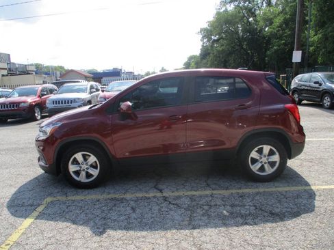 Used 2021 Chevrolet Trax LS w/ Tint and Cruise Package FWD image 9