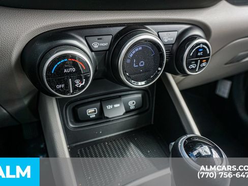 Used 2024 Hyundai Venue SEL FWD image 41