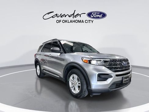 Used 2023 Ford Explorer XLT RWD image 2