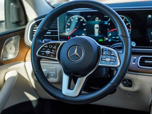 Used 2022 Mercedes-Benz GLS 450 4MATIC image 17