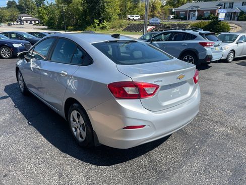 Used 2018 Chevrolet Cruze LS image 8