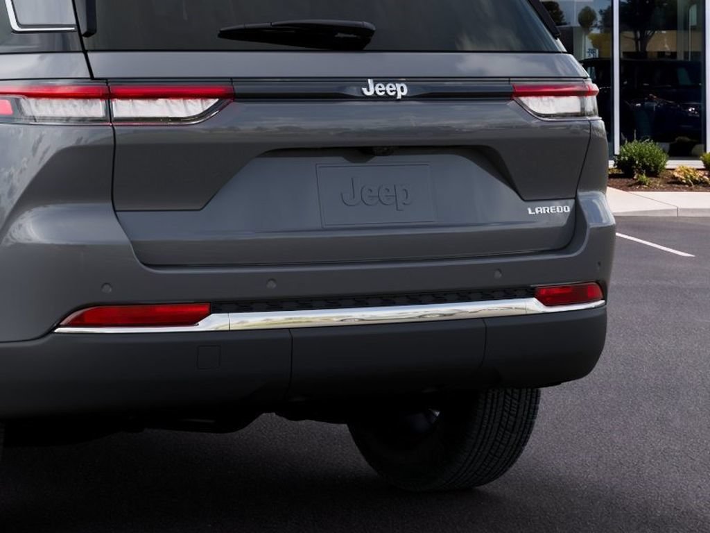 New 2027 Jeep Grand Cherokee Laredo X RWD image 13