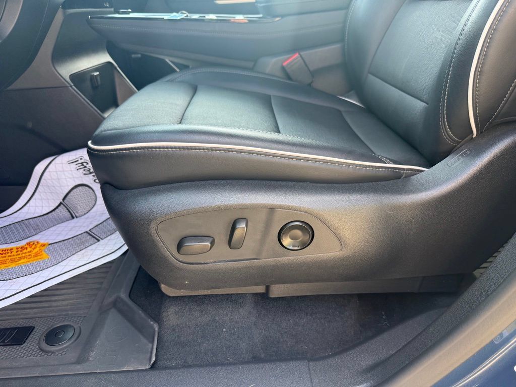 Used 2025 Buick Enclave Preferred w/ LPO, Floor Liner Package FWD image 28