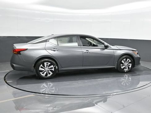 Used 2025 Nissan Altima 2.5 S FWD image 4