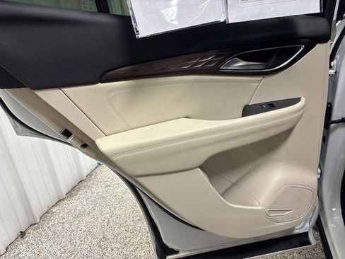 Used 2023 Buick Envision Avenir image 28