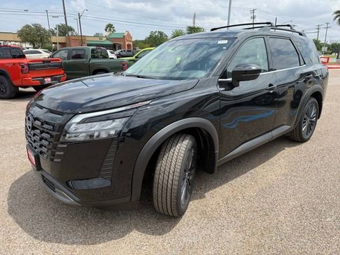 New 2026 Nissan Pathfinder SL w/ SL Premium Package FWD image 3