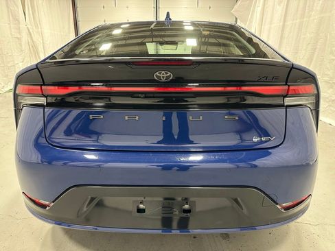 Used 2025 Toyota Prius XLE image 6