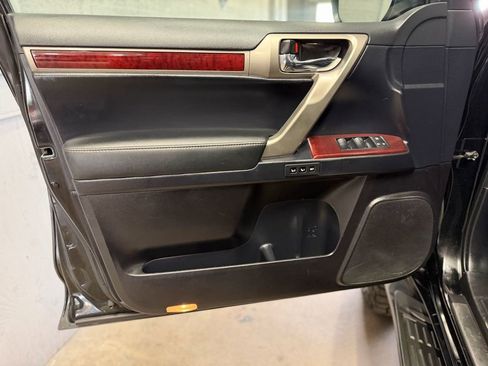 Used 2016 Lexus GX 460 image 17