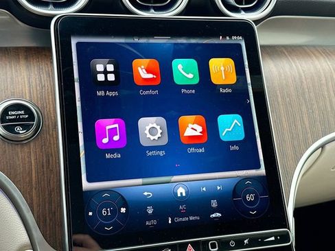 Used 2025 Mercedes-Benz GLC 300 4MATIC image 16