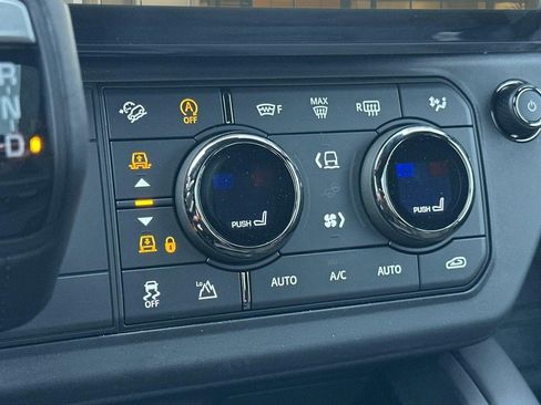 New 2026 Land Rover Defender 110 OCTA image 19