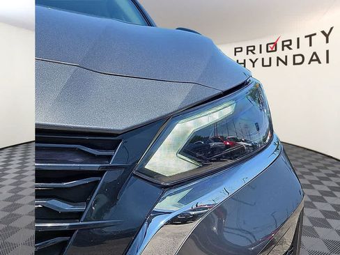 Used 2025 Nissan Altima 2.5 SV FWD image 8