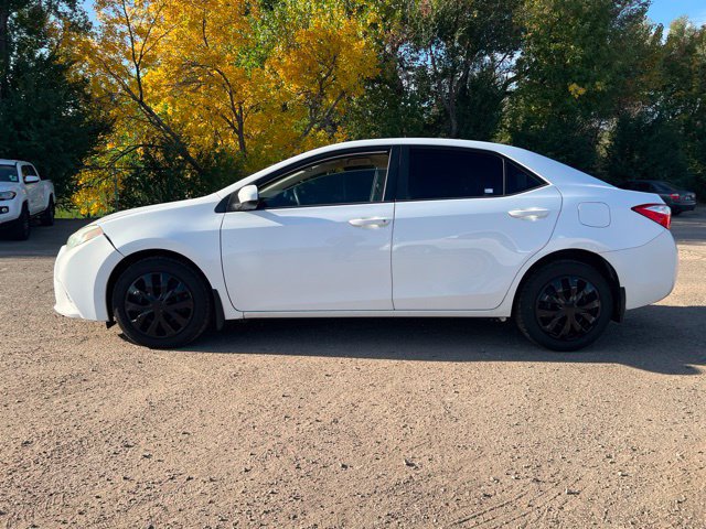 Used 2014 Toyota Corolla LE FWD image 2