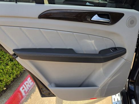 Used 2015 Mercedes-Benz GL 450 4MATIC w/ Appearance Package image 21