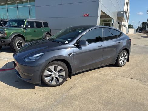 Used 2023 Tesla Model Y Long Range AWD/4WD image 1