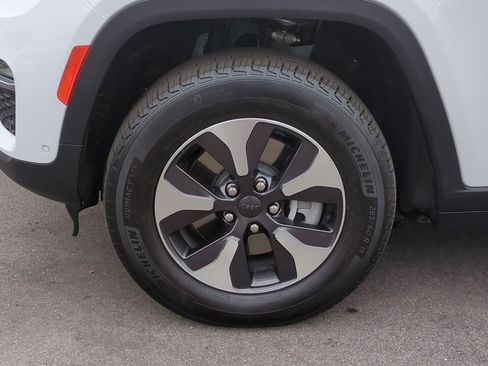 Used 2023 Jeep Grand Cherokee 4xe w/ Luxury Tech Group II image 28