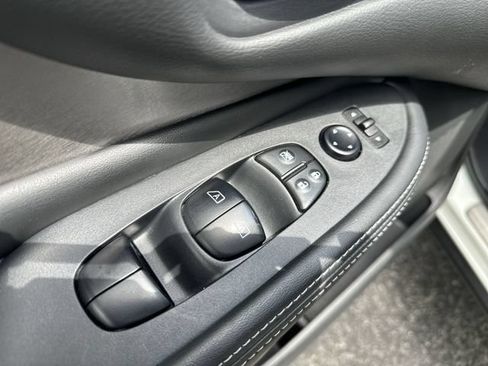 Used 2024 Nissan Murano SV w/ SV Midnight Edition Package AWD/4WD image 17