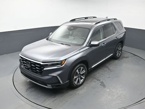 Used 2025 Honda Pilot Elite image 37