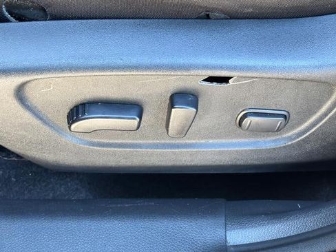 Used 2019 Nissan Rogue SV image 19