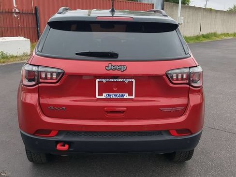 Used 2025 Jeep Compass Trailhawk AWD/4WD image 5
