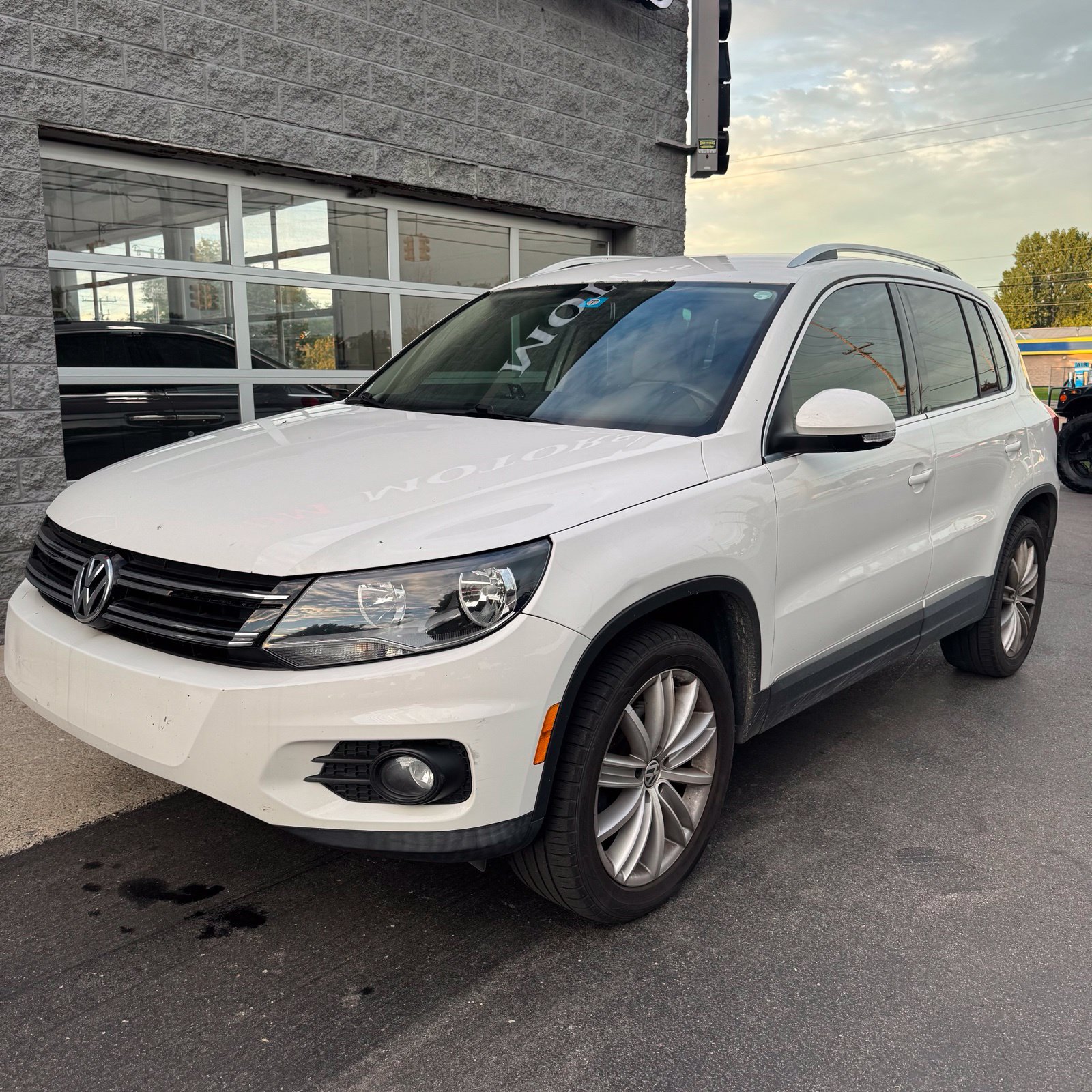 Used 2013 Volkswagen Tiguan S FWD image 3
