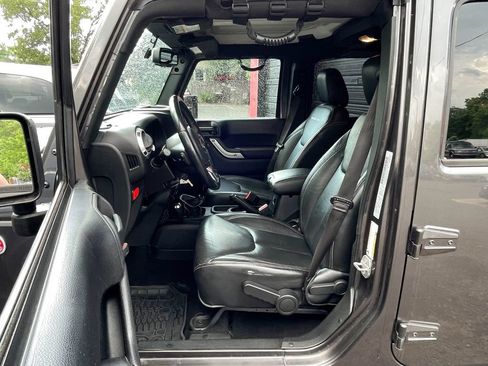 Used 2016 Jeep Wrangler Unlimited Rubicon AWD/4WD image 18