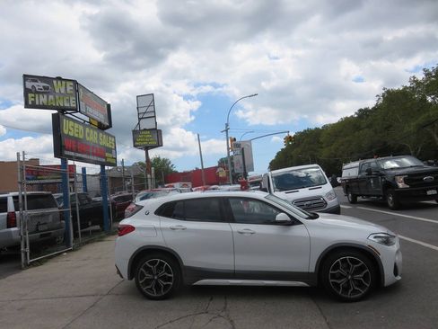 Used 2018 BMW X2 xDrive28i w/ M SportX Package AWD/4WD image 9