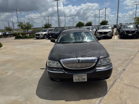 Used 2003 Lincoln Town Car Cartier L image 3