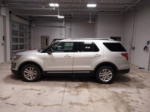 Used 2016 Ford Explorer XLT w/ Equipment Group 202A image 21