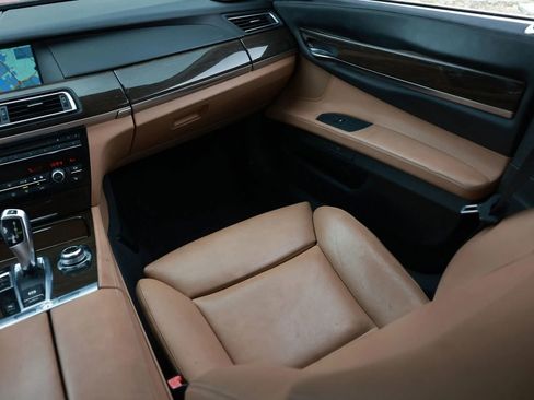 Used 2011 BMW 740i image 22