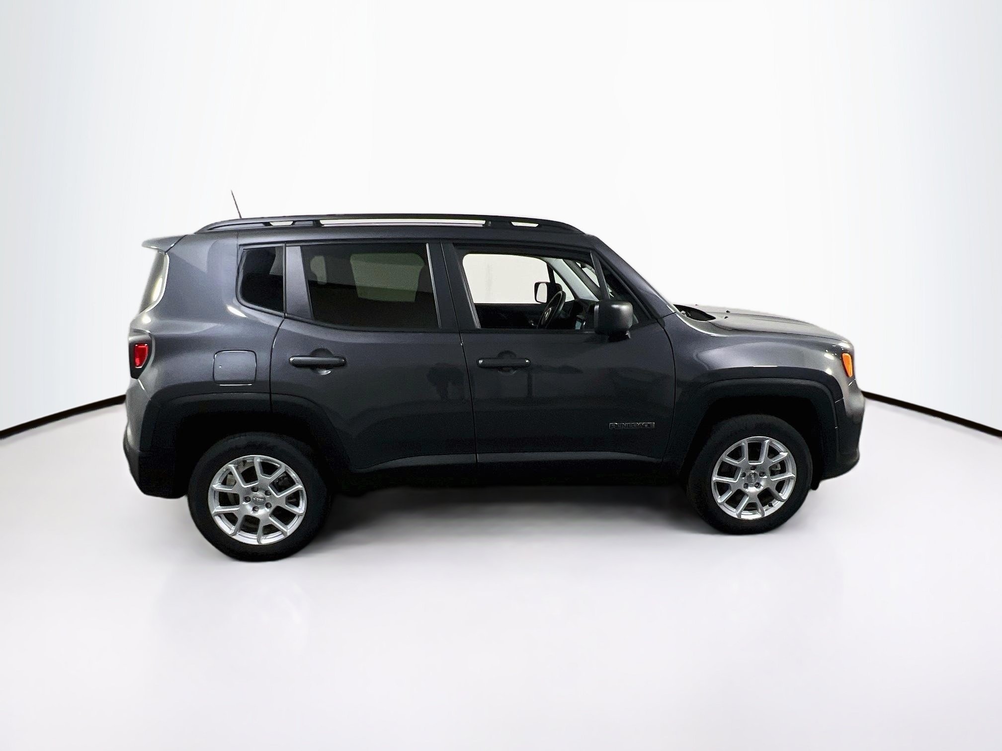 Used 2023 Jeep Renegade Latitude w/ Premium Group AWD/4WD image 4