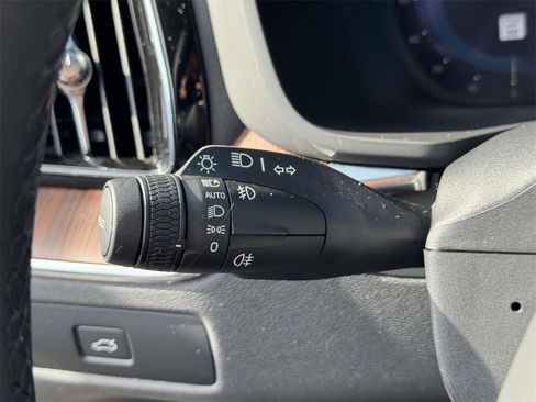 Certified 2023 Volvo XC60 B5 Plus image 21