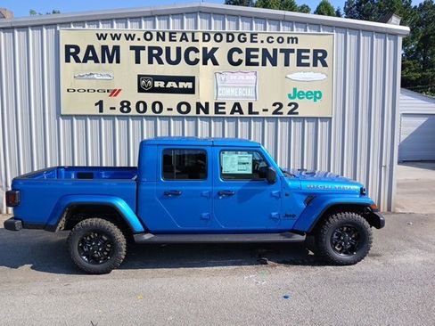 New 2025 Jeep Gladiator Sport S image 2