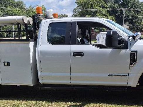 Used 2022 Ford F350 XL RWD image 2