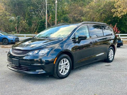 Used 2020 Chrysler Voyager Lxi image 3