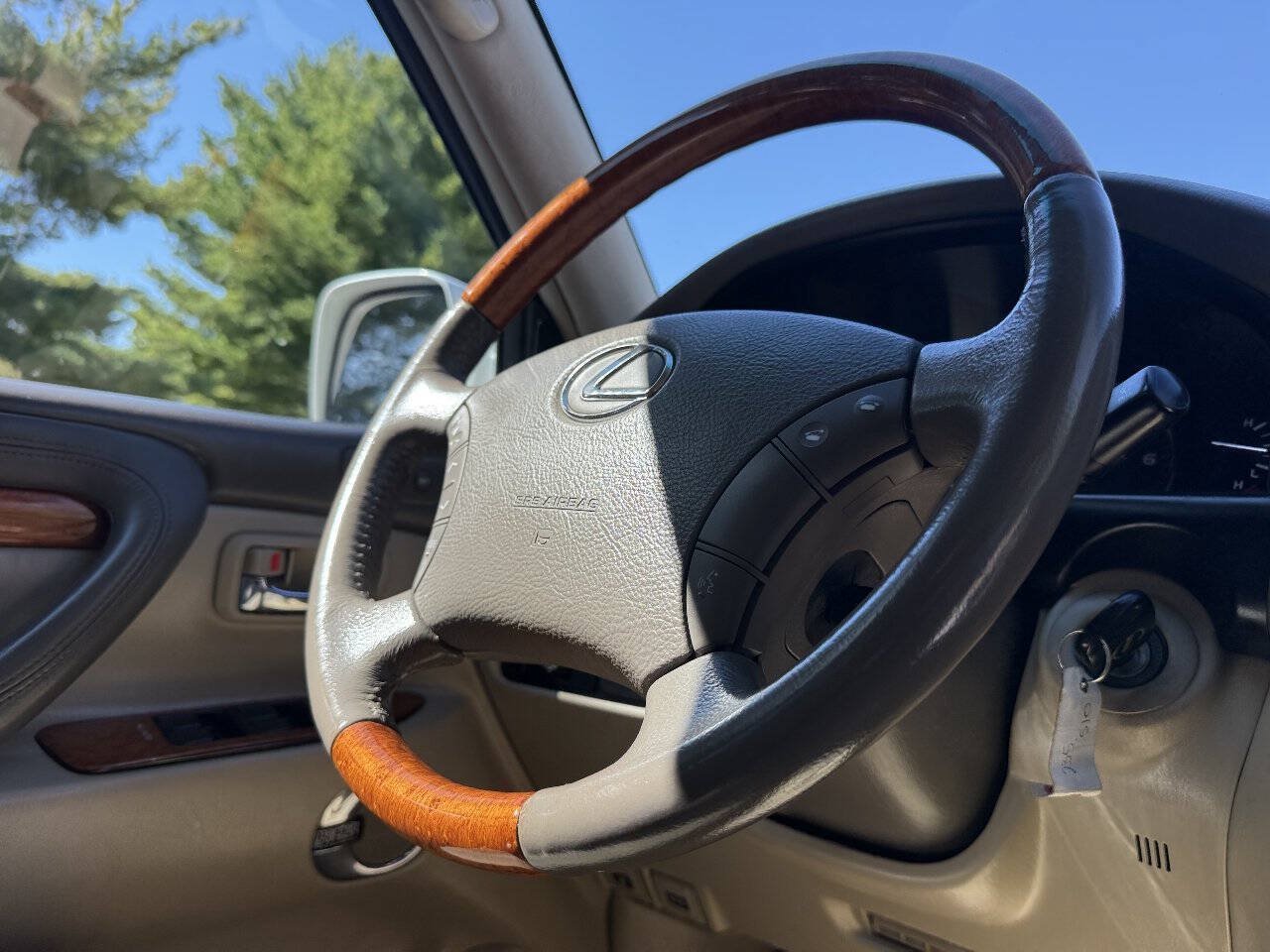 Used 2005 Lexus LX 470 4WD w/ Preferred Accessory Pkg image 64