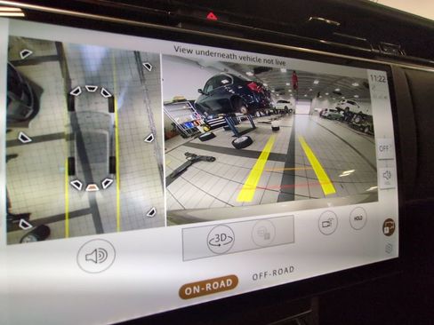 Used 2025 Land Rover Range Rover SE image 9