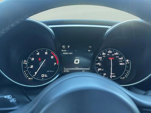 Used 2017 Alfa Romeo Giulia Ti AWD/4WD image 23