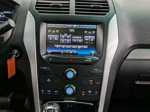 Used 2015 Ford Explorer XLT w/ Equipment Group 202B AWD/4WD image 28